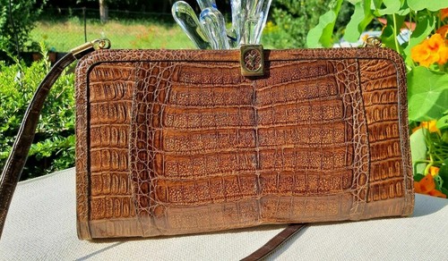 Gold arrow vintage croc - arrow,